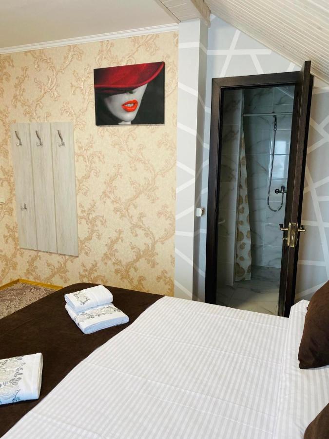 Під Явором New Hotel Drogomirchany Kültér fotó