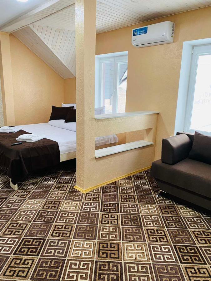 Під Явором New Hotel Drogomirchany Kültér fotó