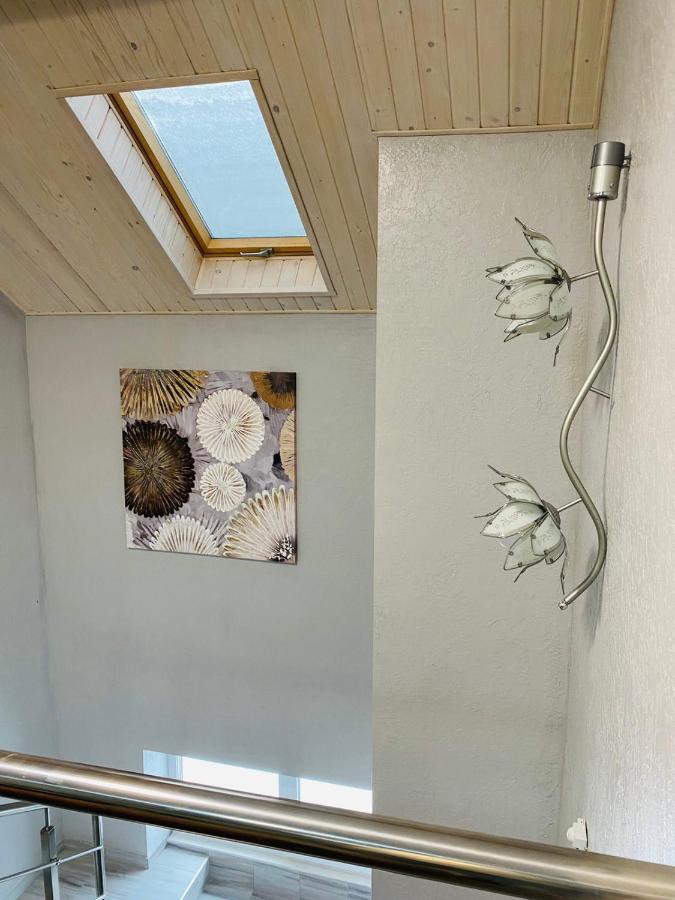 Під Явором New Hotel Drogomirchany Kültér fotó